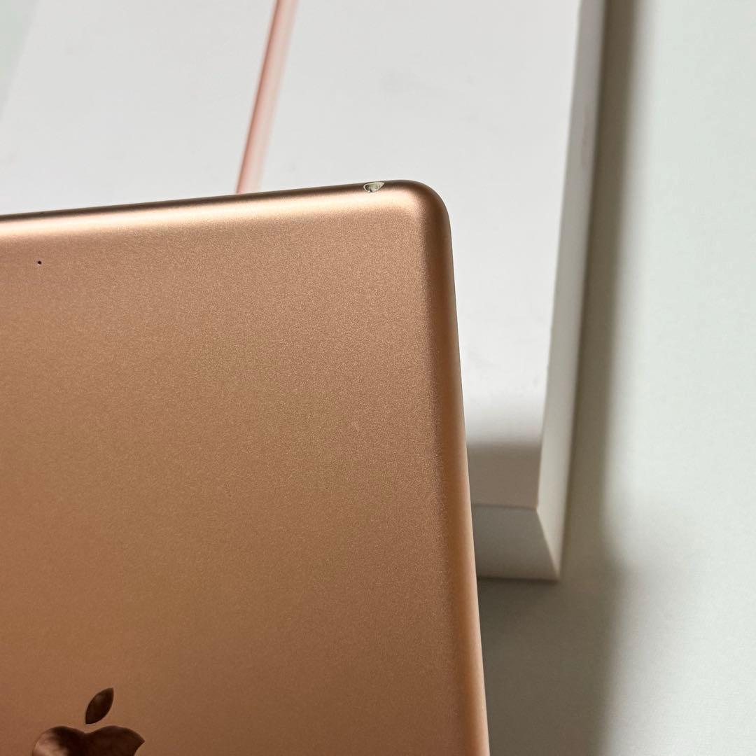 iPad 第８世代　ゴールド Wi-Fiモデル　32GB Apple