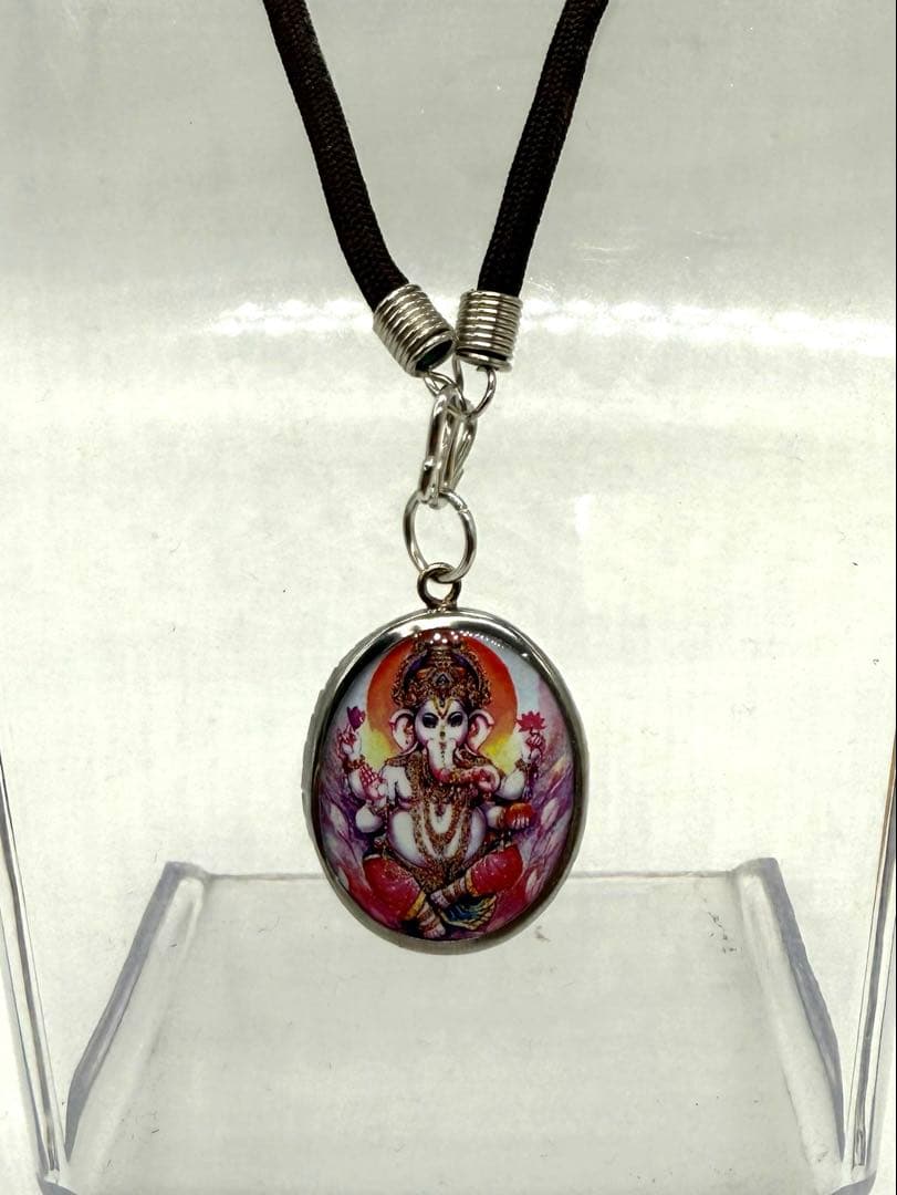 オームとガネーシャのペンダントネックレス　藤井風