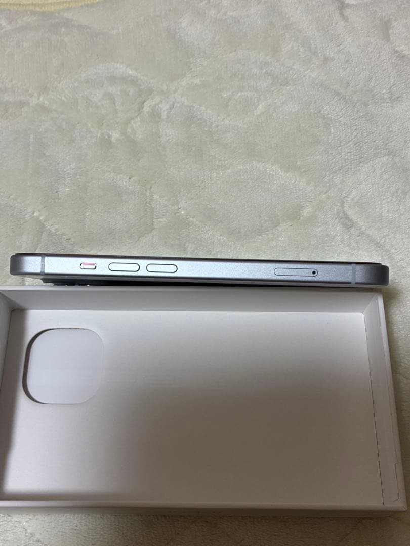 iphone15 128GB ブルー　ヒビあり