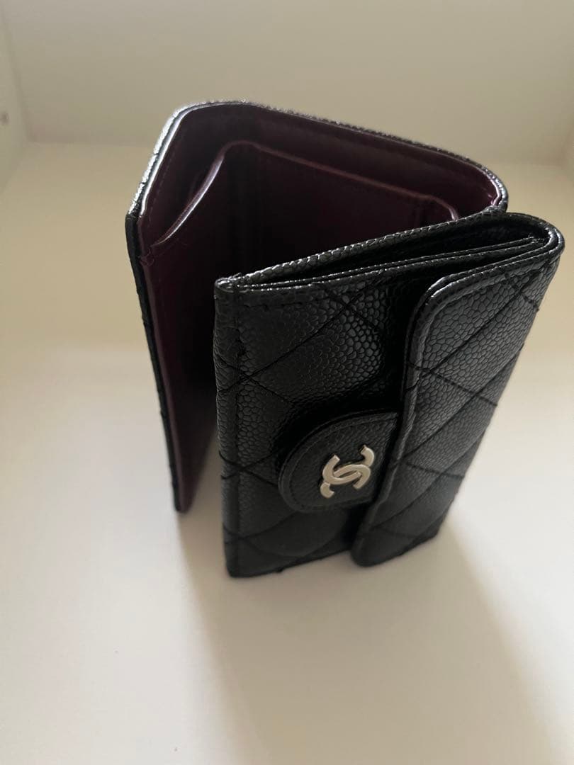 CHANELノベルティキャビアスキンコンパクト三つ折り財布シルバー金具