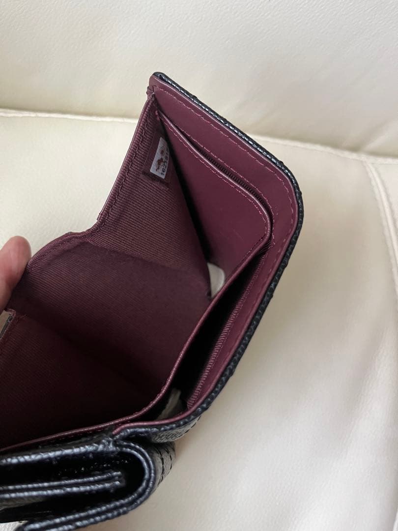 CHANELノベルティキャビアスキンコンパクト三つ折り財布シルバー金具