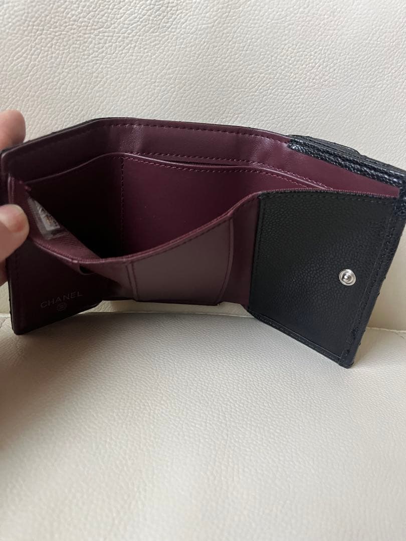 CHANELノベルティキャビアスキンコンパクト三つ折り財布シルバー金具