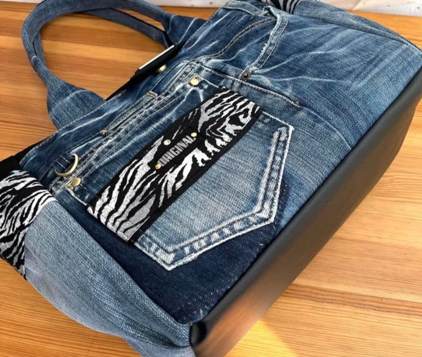 大きめデニムリメイクバッグ（LL）No.977☆トートバッグ　マザーズバッグ