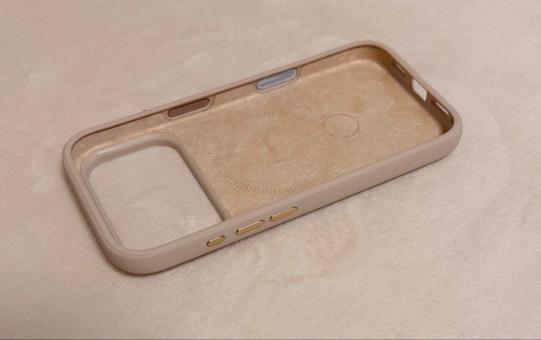 iPhone 17 PRO用シリコンケース ミルクティー