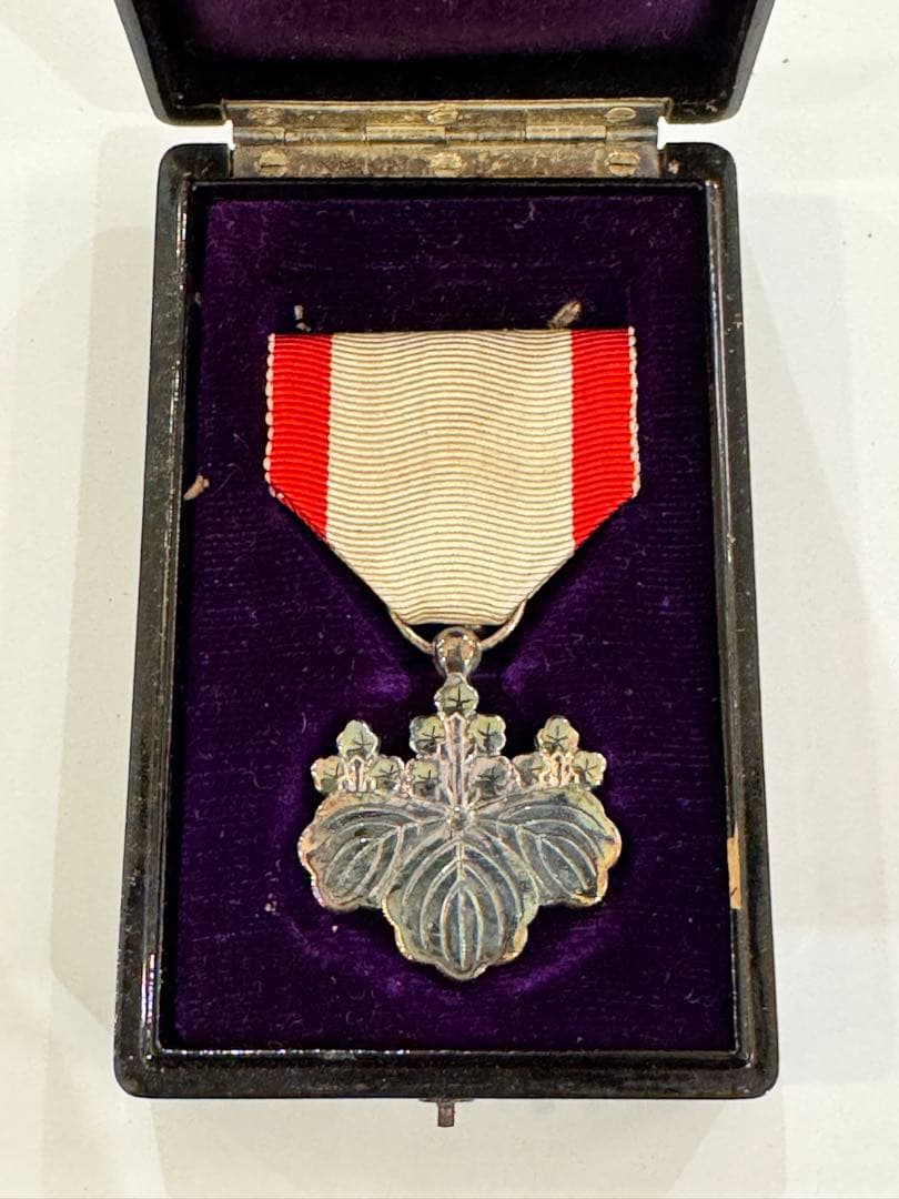 メダルと勲章セット 木製ケース付き10点