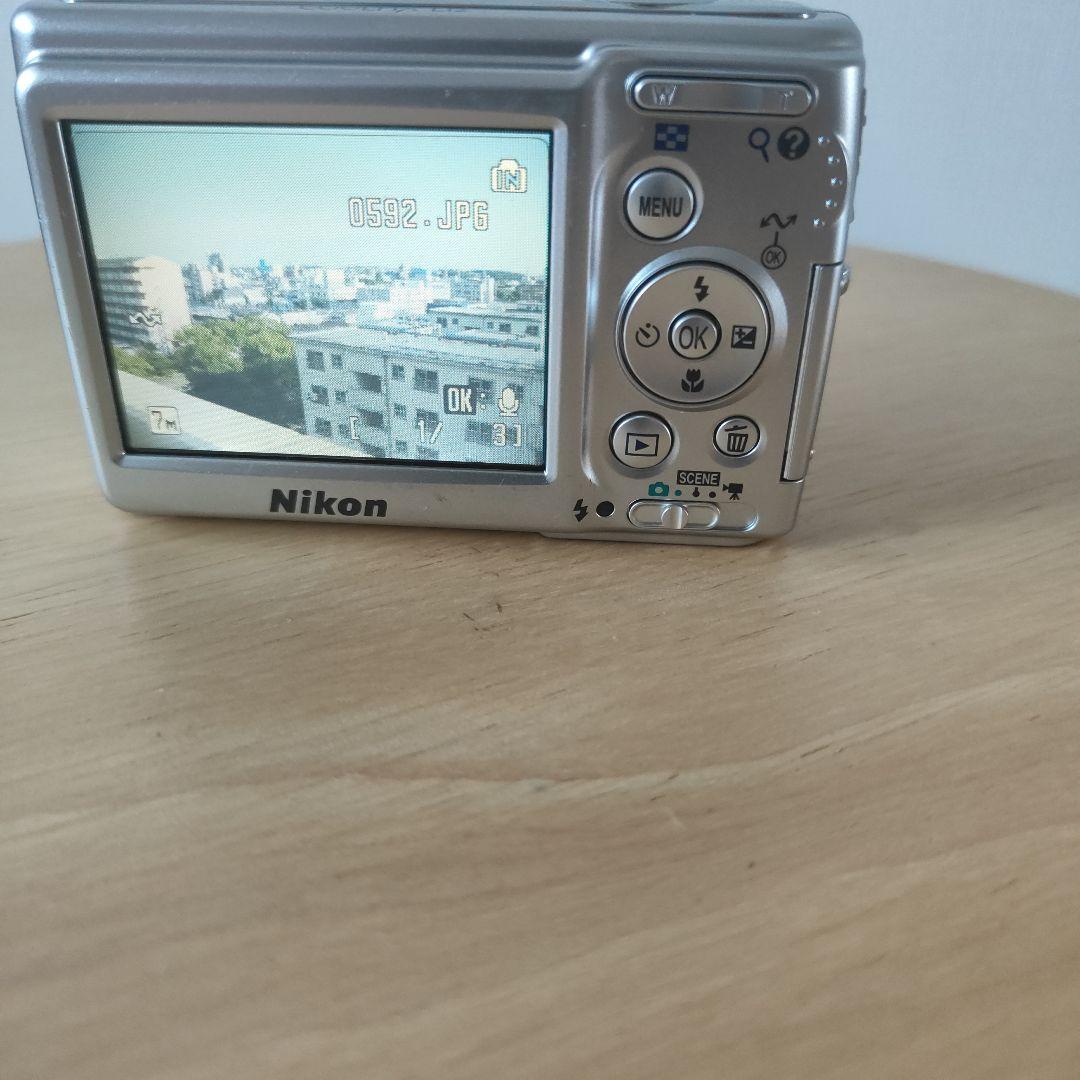 Nikon COOLPIX L12 シルバー デジカメ　単3電池式
