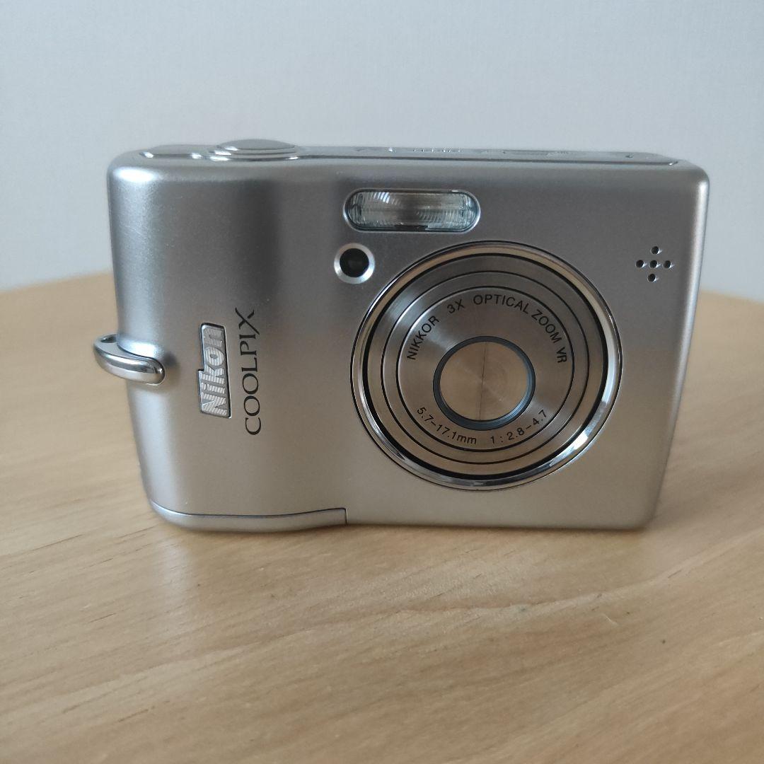 Nikon COOLPIX L12 シルバー デジカメ　単3電池式