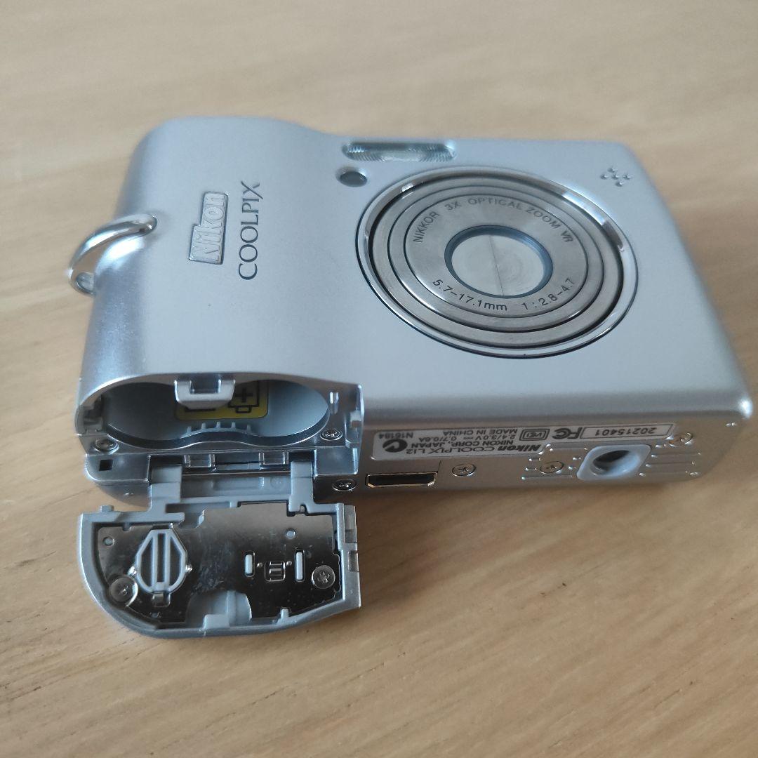 Nikon COOLPIX L12 シルバー デジカメ　単3電池式