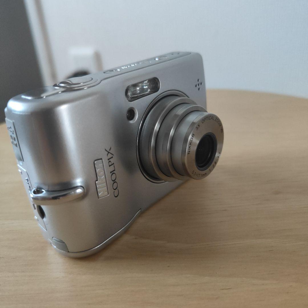 Nikon COOLPIX L12 シルバー デジカメ　単3電池式