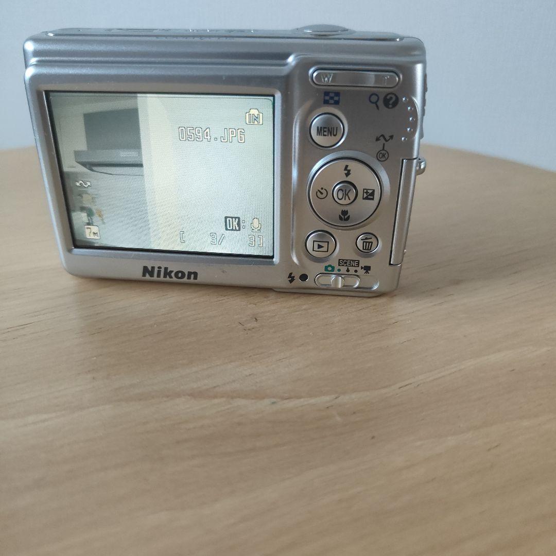 Nikon COOLPIX L12 シルバー デジカメ　単3電池式
