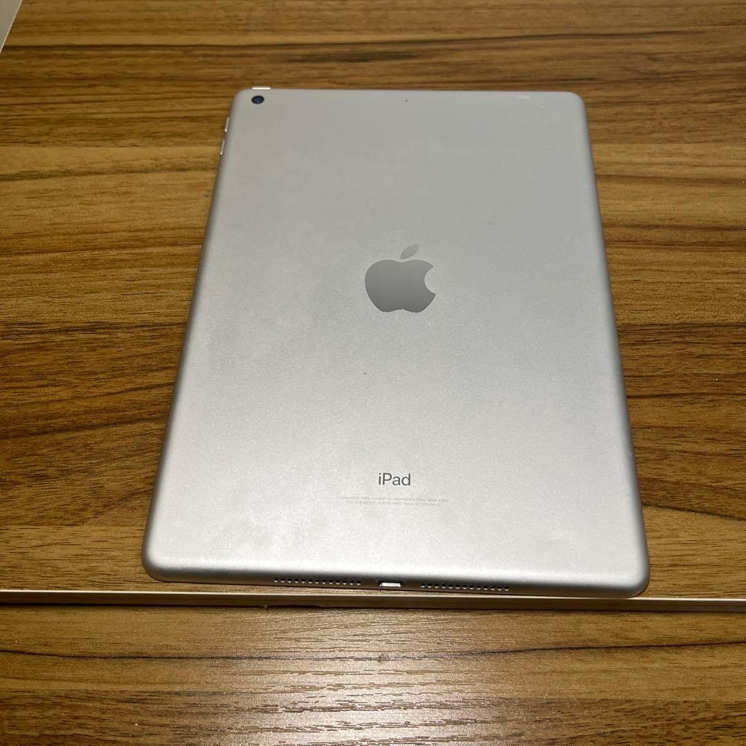 Apple iPad シルバー 本体　第五世代　32GB