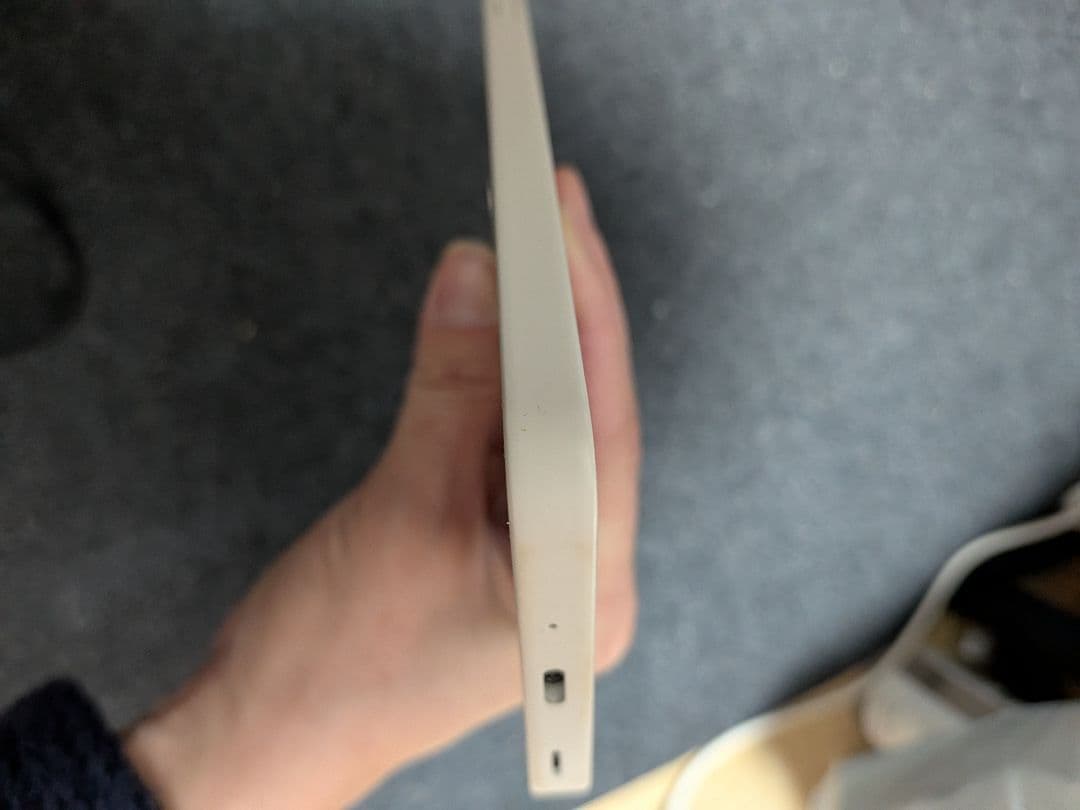 中古品　DOCOMO版　AQUOS wish4　携帯本体
