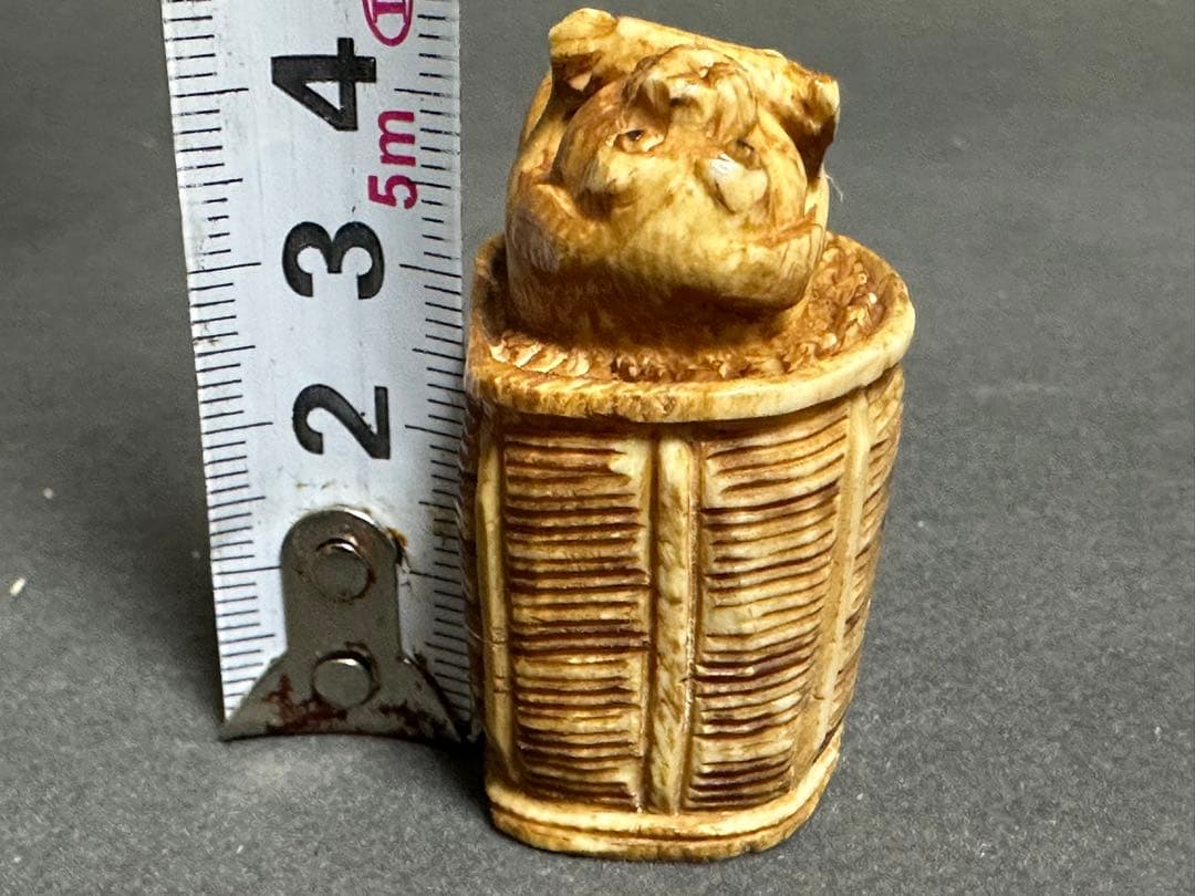 根付　ネズミ　鼠　彫刻 置物　細密細工　骨董　アンティーク