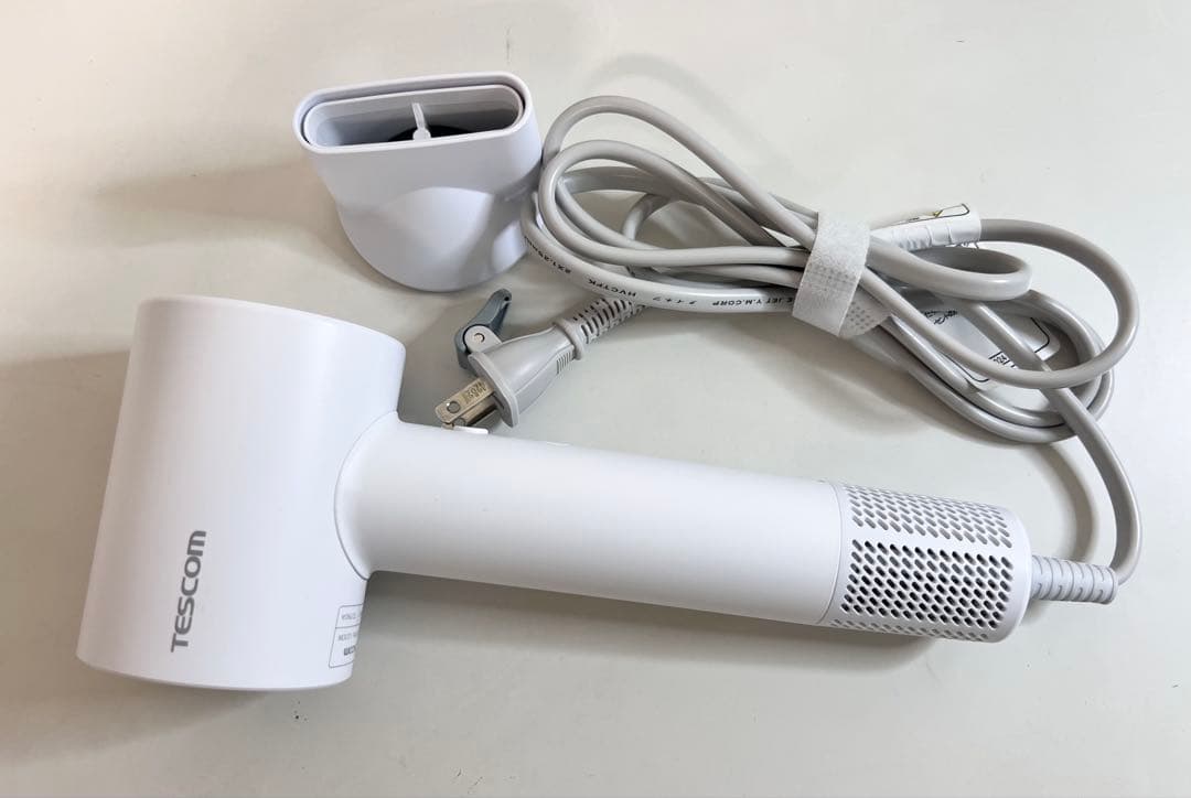 【美品】テスコム マイナスイオンドライヤーTD760W ホワイト