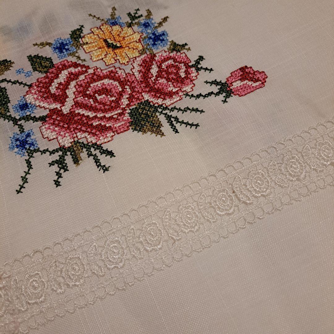 特大 テーブルクロス ヴィンテージ風 アンティーク風　レース 花柄刺繍