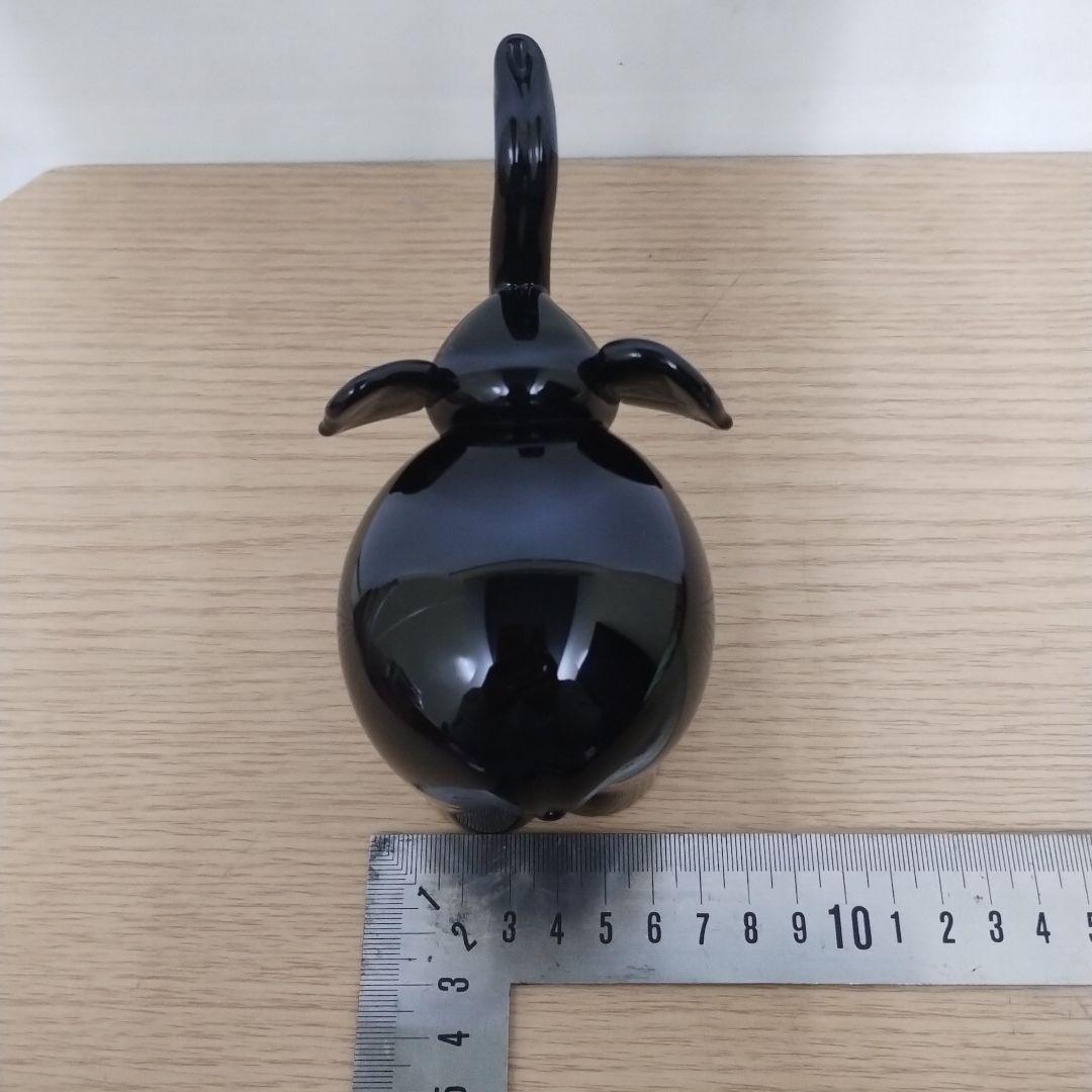 黒い象の彫刻