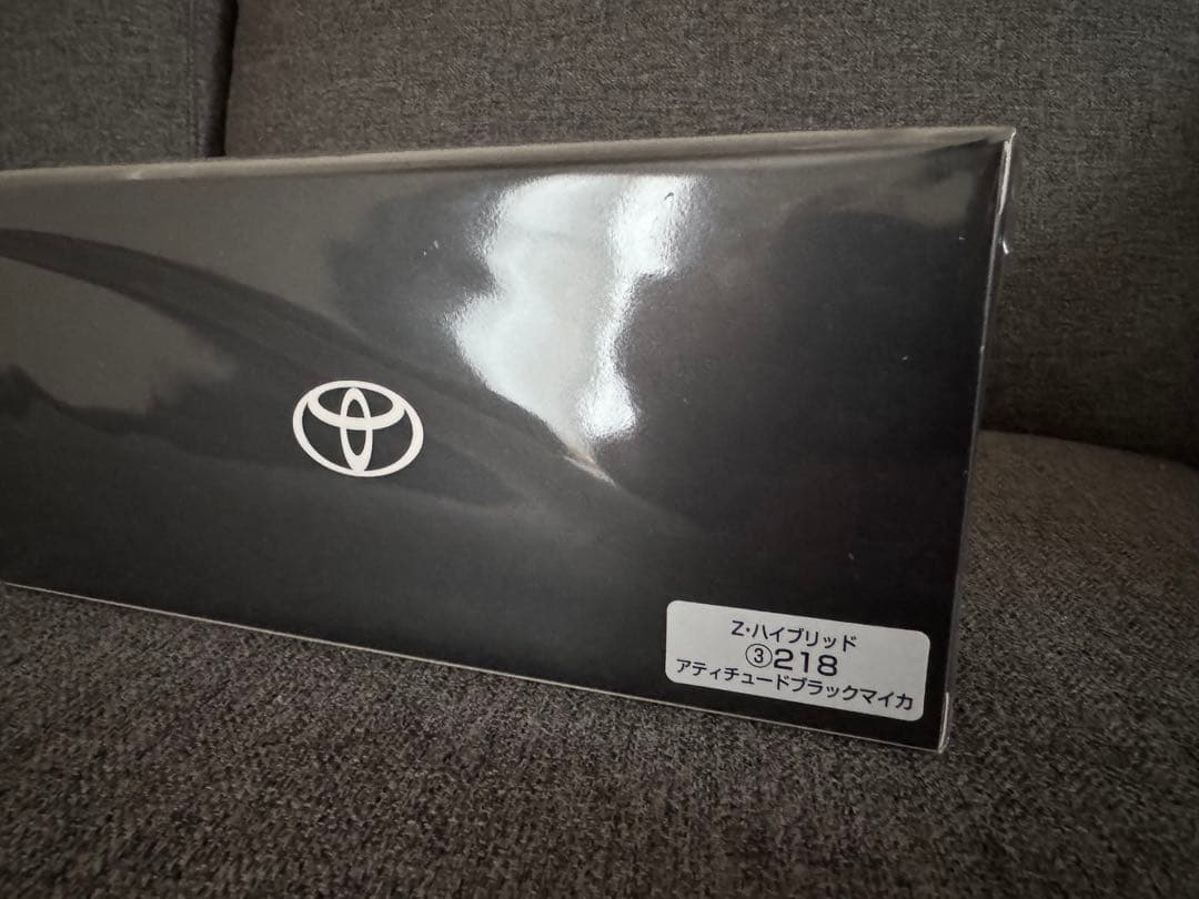 1/30スケール　新型RAV4 ミニカー 黒 未開封