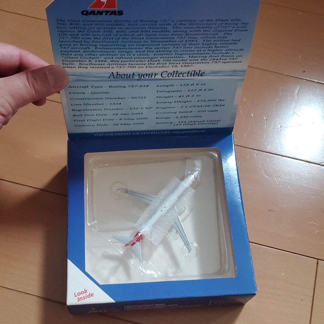 航空機・ヘリコプター QUNTAS BOEING737-800