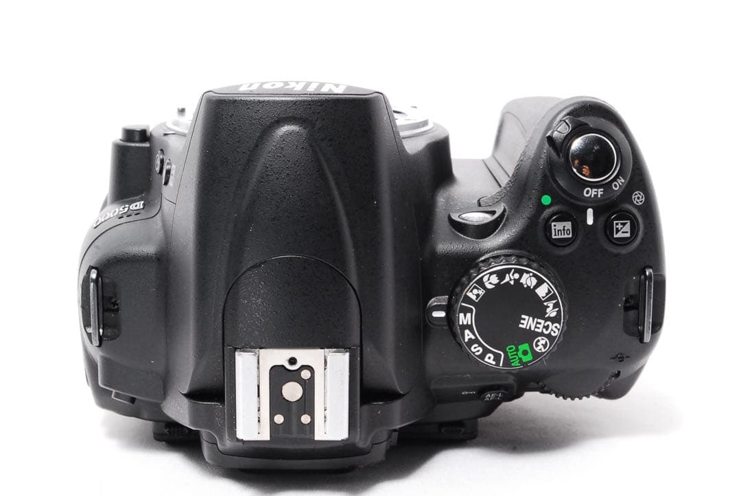 ショット数少なめ◆Nikon D5000◆一眼レフカメラ◆手ぶれ補正＆望遠レンズ