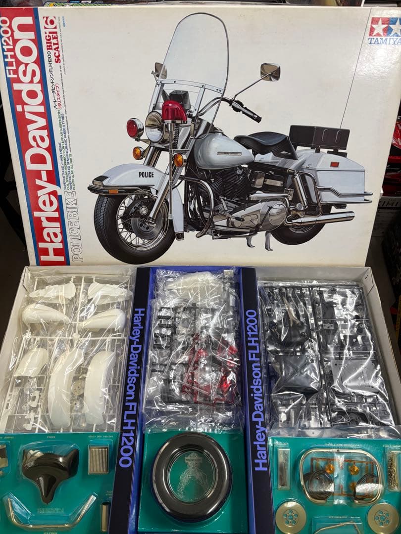 田宫 モト 16038 ハーレーダビッドソン FLH1200 警察車 1/6