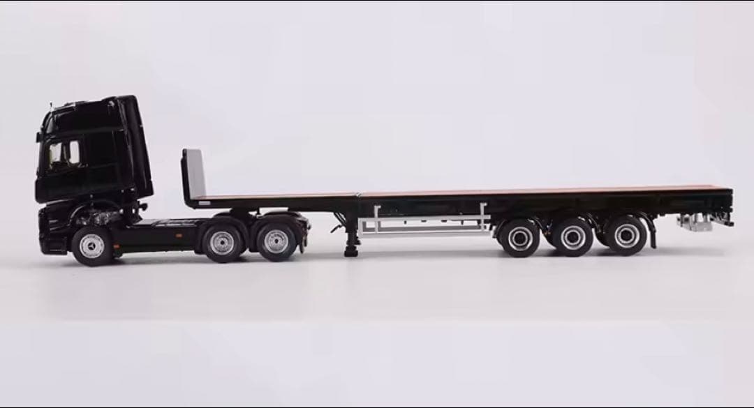 トレーラー　アクトロス ギガスペース　ベンツGCD 1/64 ミニカー