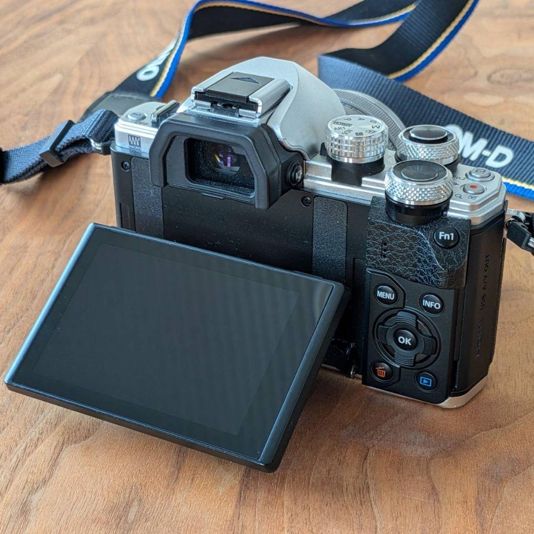 デジタルカメラ OLYMPUS OM-D E-M10 Mark II