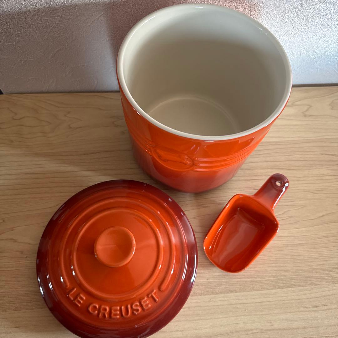 LE CREUSET ペットフード・コンテナー　カイエン　スコップ付き