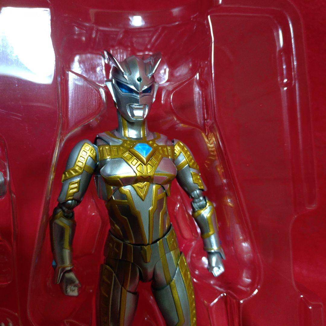 S. H.Figuarts ウルティメイトシャイニング　ウルトラマンゼロ