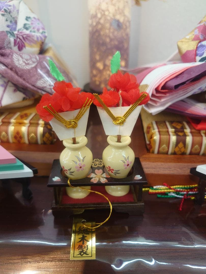 ●新品●収納式おひなさまフルセット●　金彩牡丹柄衣装飾り　和紙電気付き雪洞