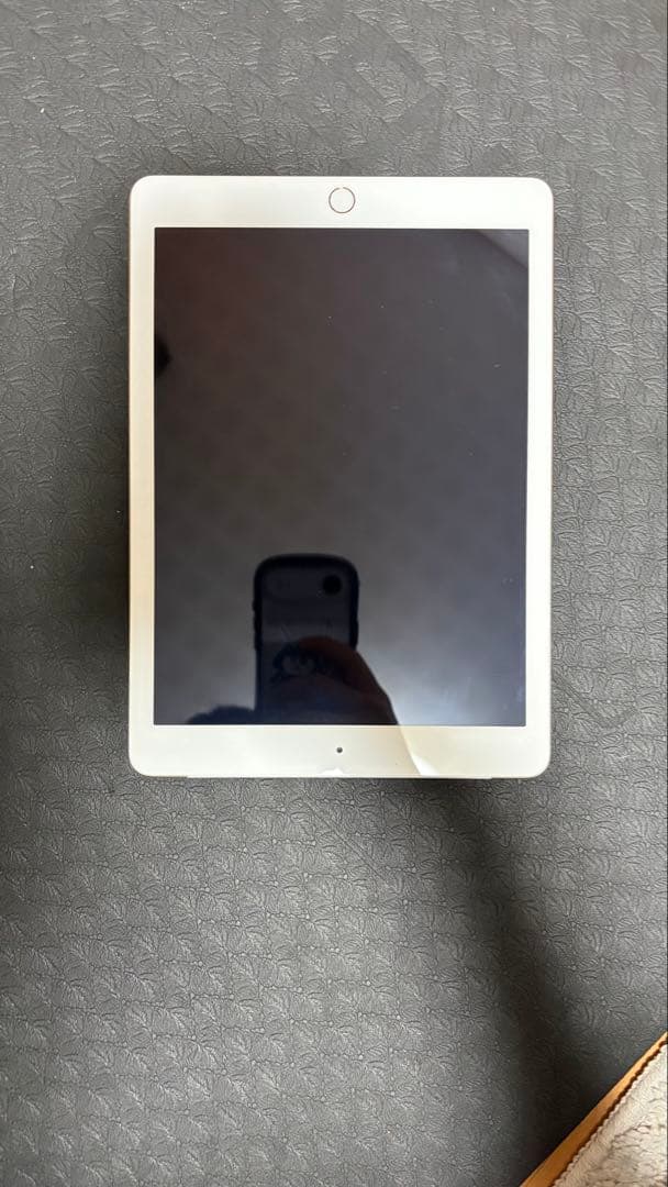 Apple iPad ゴールド　(第5世代) 32GB