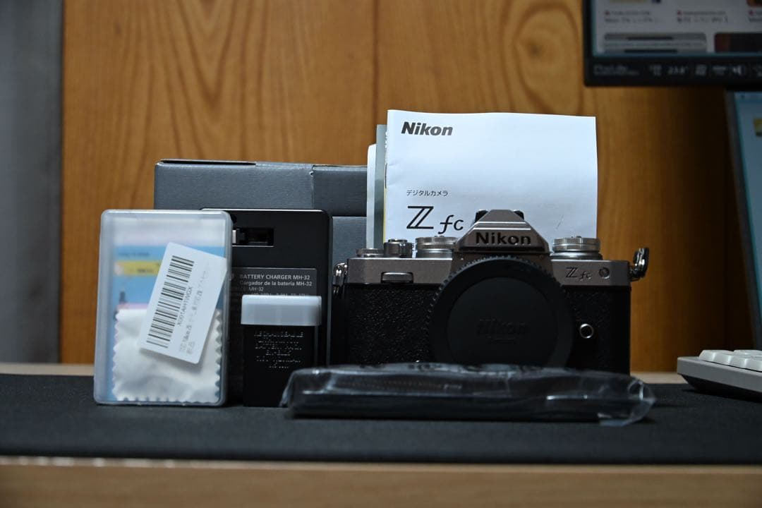 Nikon Zfc シルバー ボディ 撮影回数: 6,538枚