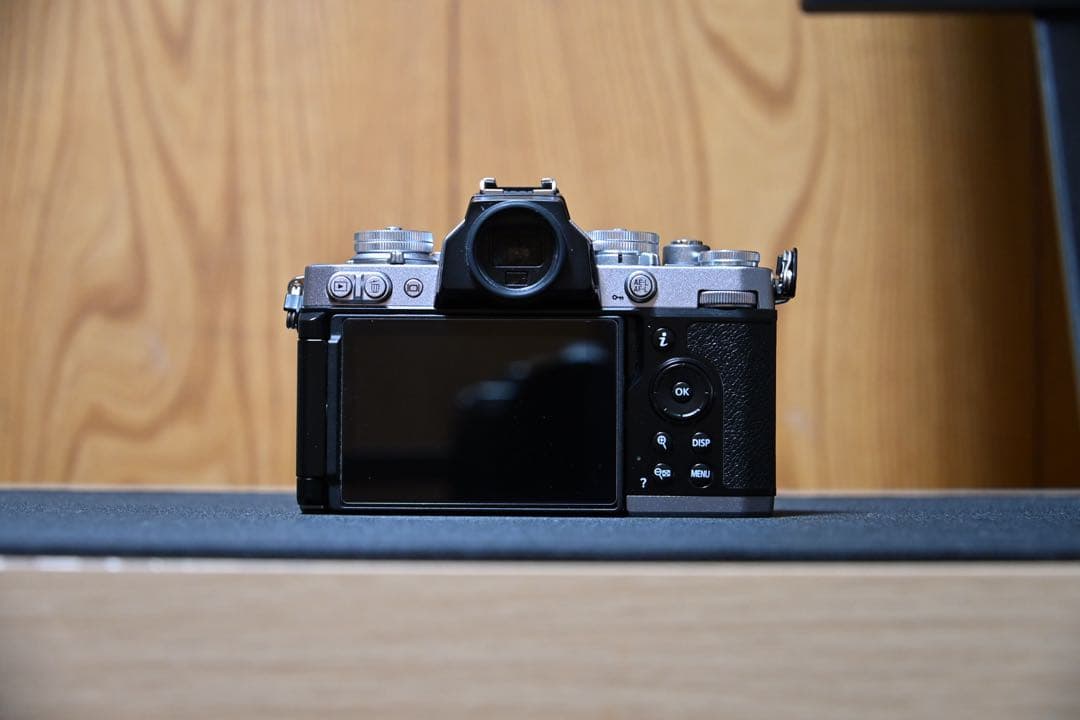 Nikon Zfc シルバー ボディ 撮影回数: 6,538枚