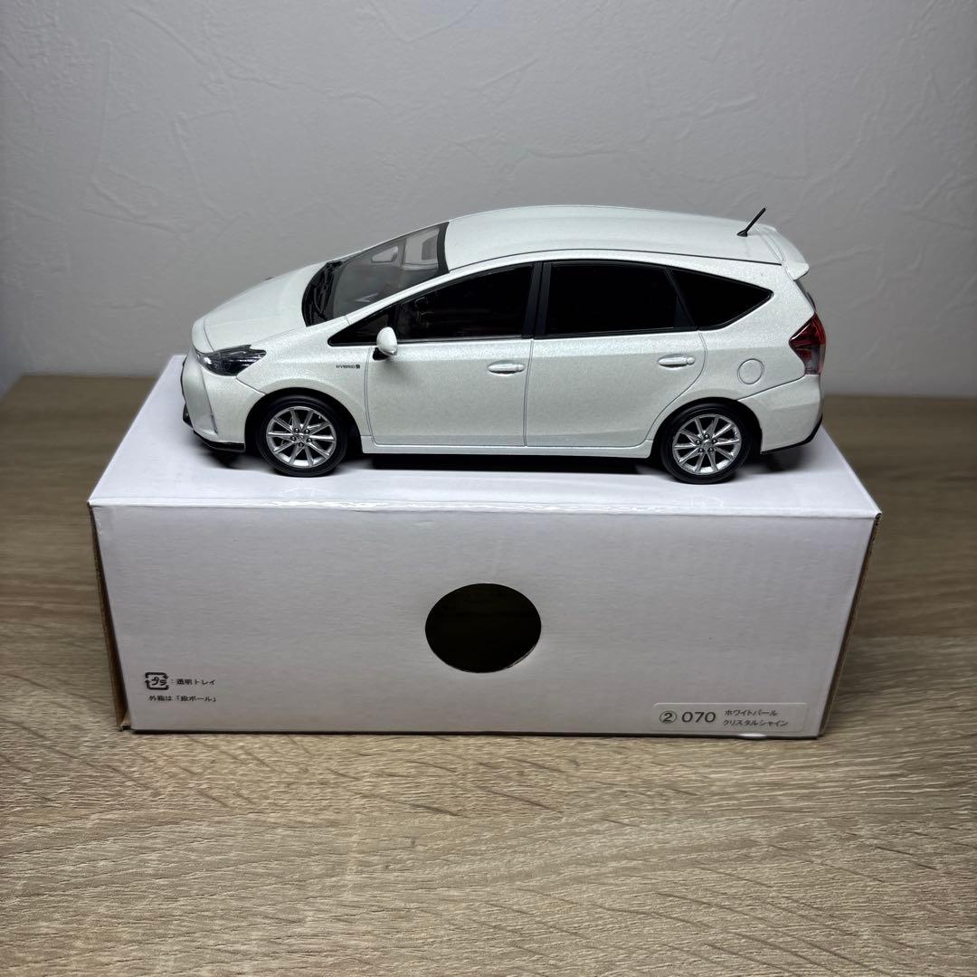 非売品 トヨタ プリウスα 後期 ホワイトパール 1/30カラーサンプルミニカー