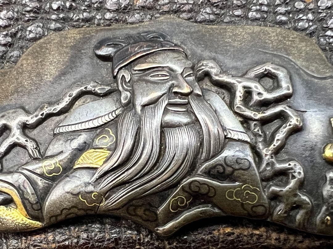 【海】江戸明治　最上級煙草入れ　金銀象嵌関羽像大振前金具　銀花彫刻饅頭根付　銀鎖