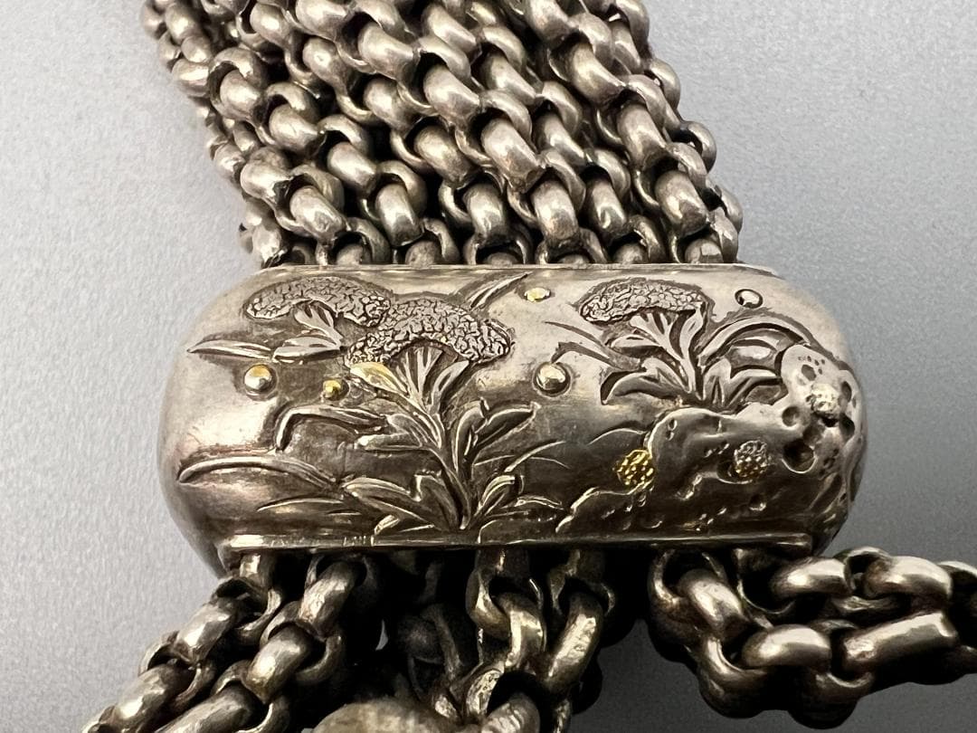 【海】江戸明治　最上級煙草入れ　金銀象嵌関羽像大振前金具　銀花彫刻饅頭根付　銀鎖