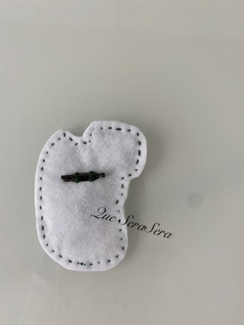 刺繍　ブローチ　ゴールデンレトリバー　ハンドメイド