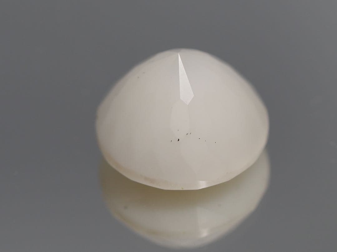 ミルキーオパール　ルース　約10.20ct 【683】