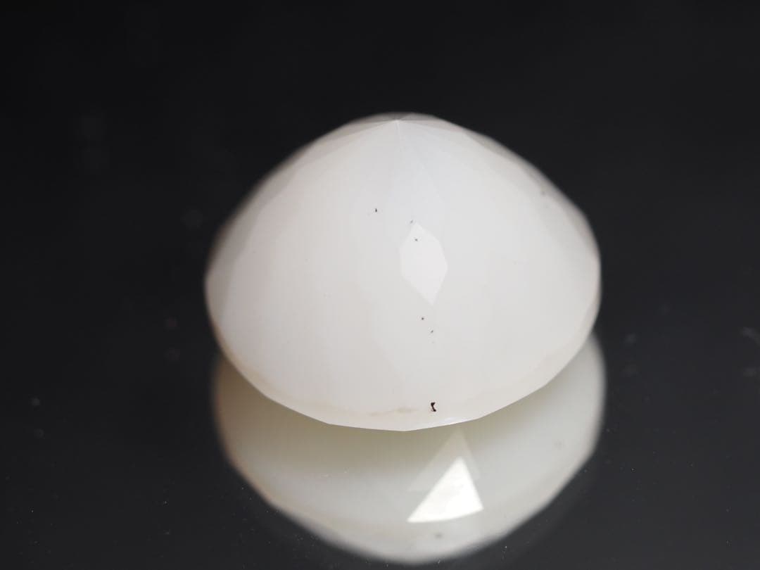 ミルキーオパール　ルース　約10.20ct 【683】