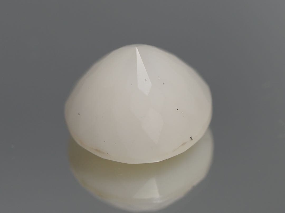 ミルキーオパール　ルース　約10.20ct 【683】