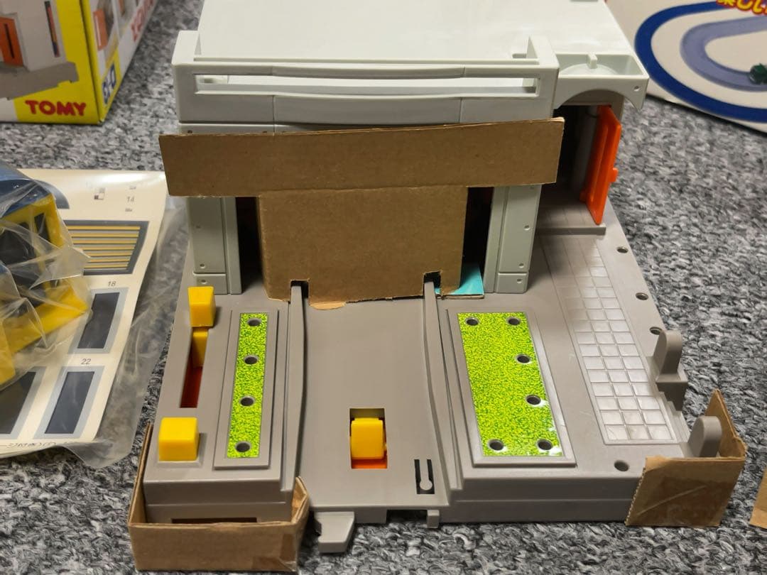 【新品未使用品】D-13 モータートミカ タウンハウス