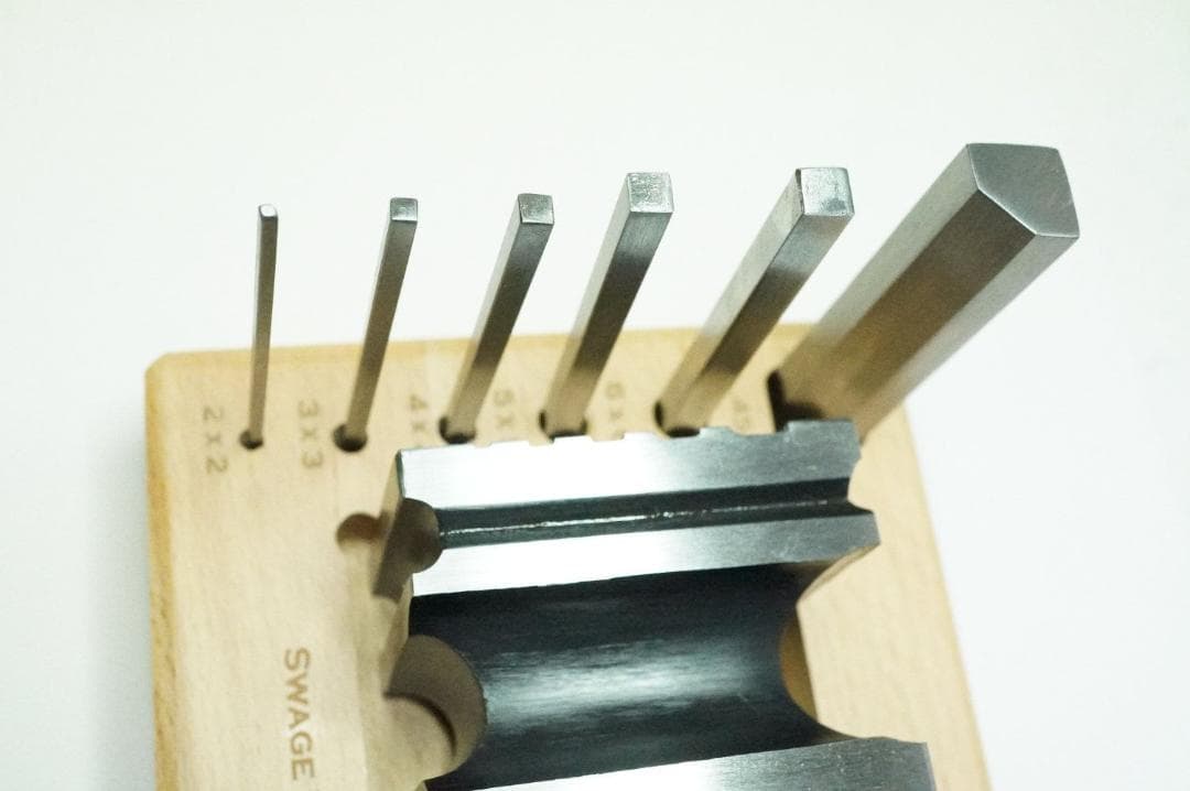 パンチ16本　+　スウッジブロックセット