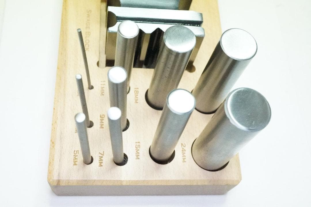 パンチ16本　+　スウッジブロックセット