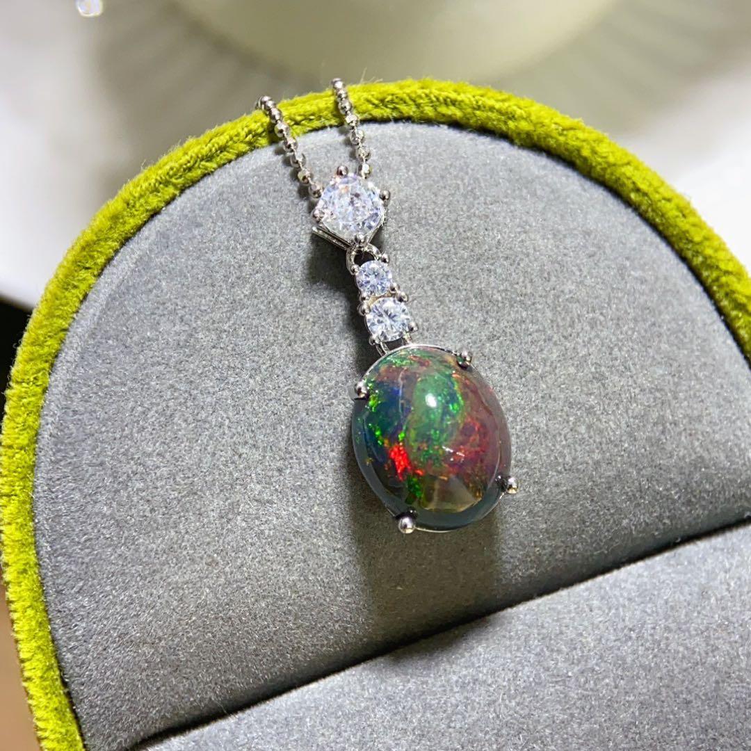 満点の遊色！天然ブラックオパールペンダント　S925純銀製　10×12mm主石