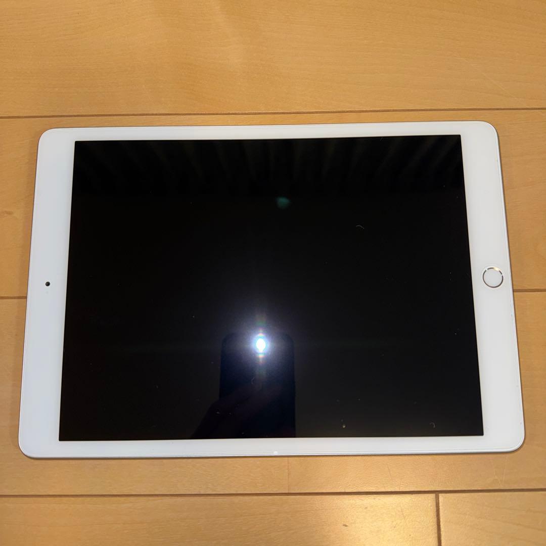 Apple iPad (第8世代) シルバー　32GB