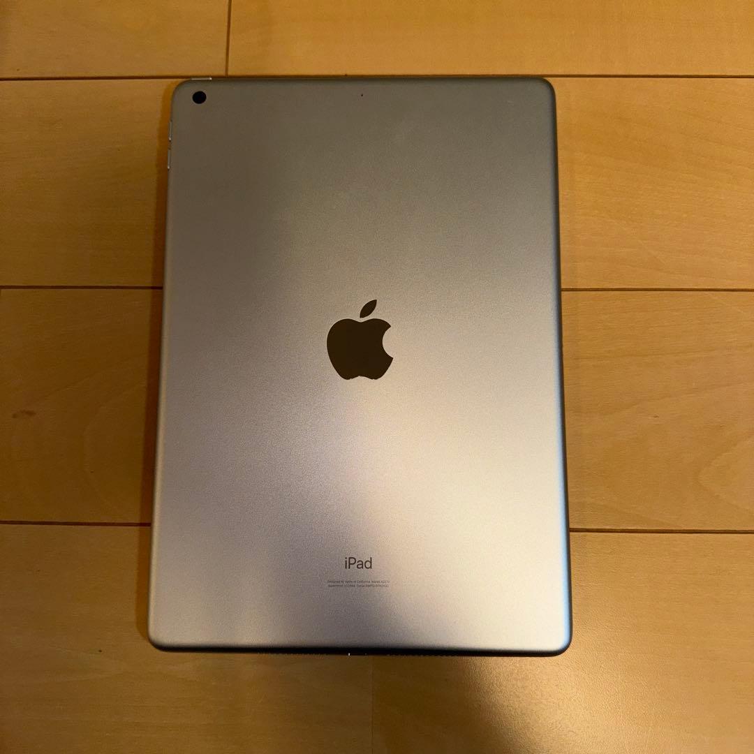 Apple iPad (第8世代) シルバー　32GB