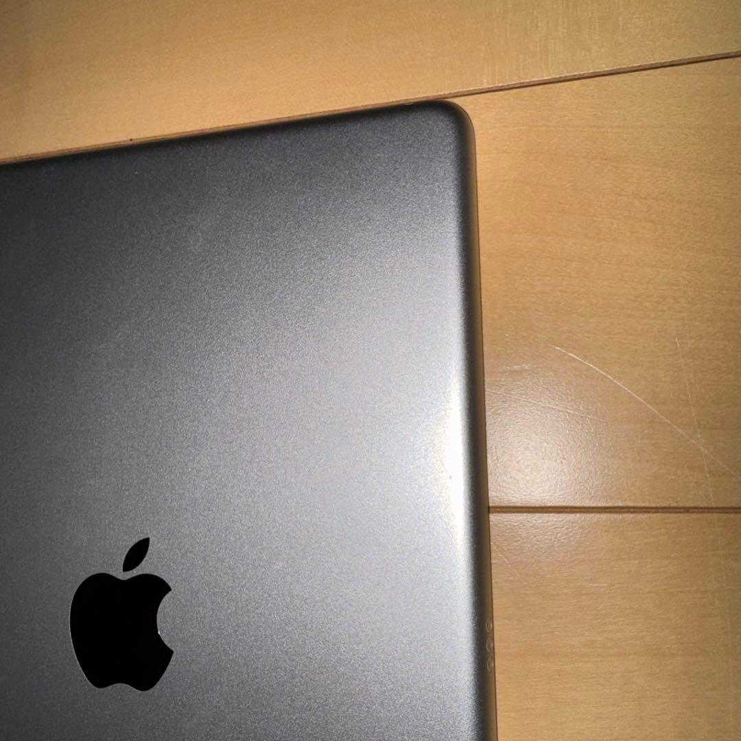 Apple iPad (第8世代) シルバー　32GB