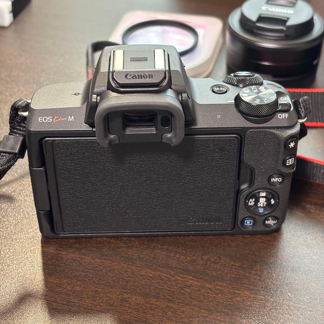 【美品】キヤノン Canon EOS Kiss M ダブルレンズキット おまけ付