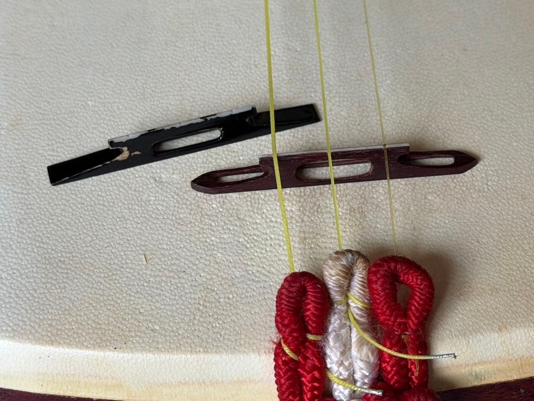 三味線　東サワリ装備　ハードケース付　動物皮　付属品多数　調整無しで即演奏可能