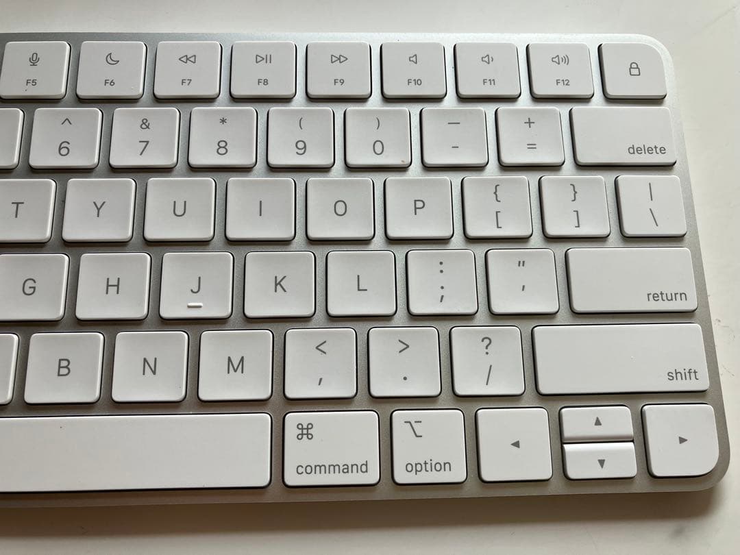 美品　Apple Magic Keyboard ホワイト A2450