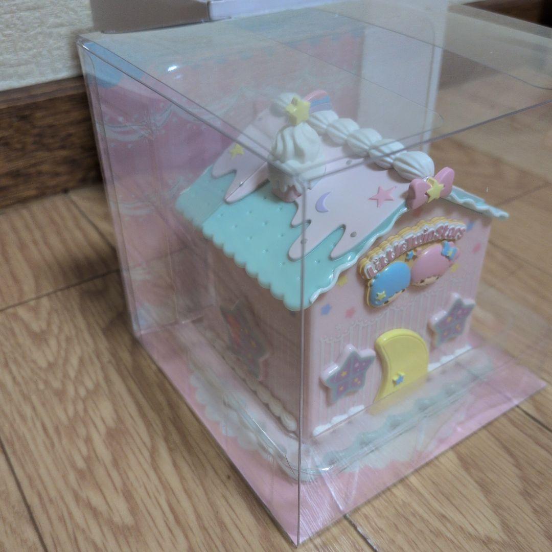 【2022年サンリオオリジナル新品】リトルツインスターズ お菓子の家風小物入れ